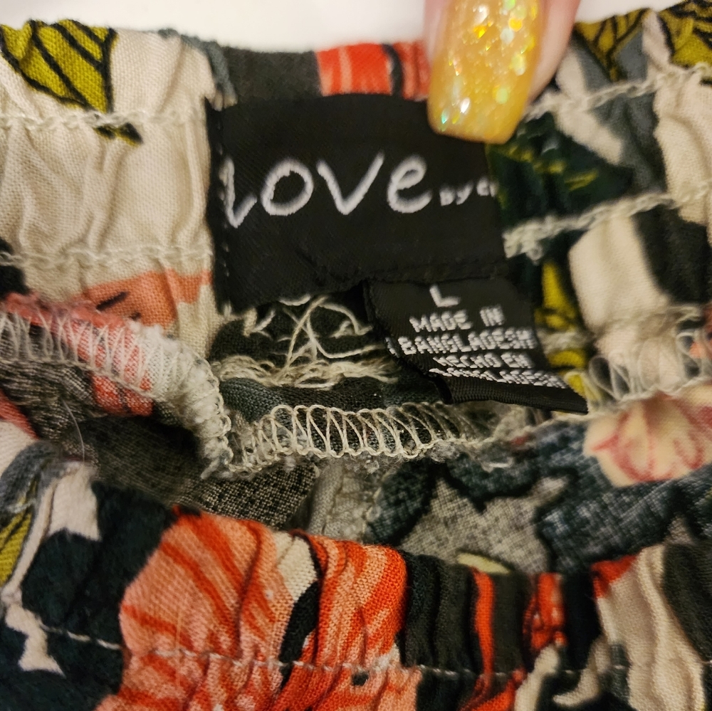 Love by Chesley Floral Shorts - Picture 5 of 5